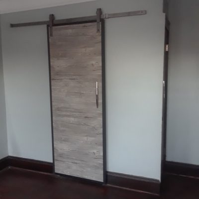 4200-Apt-1-barn-door